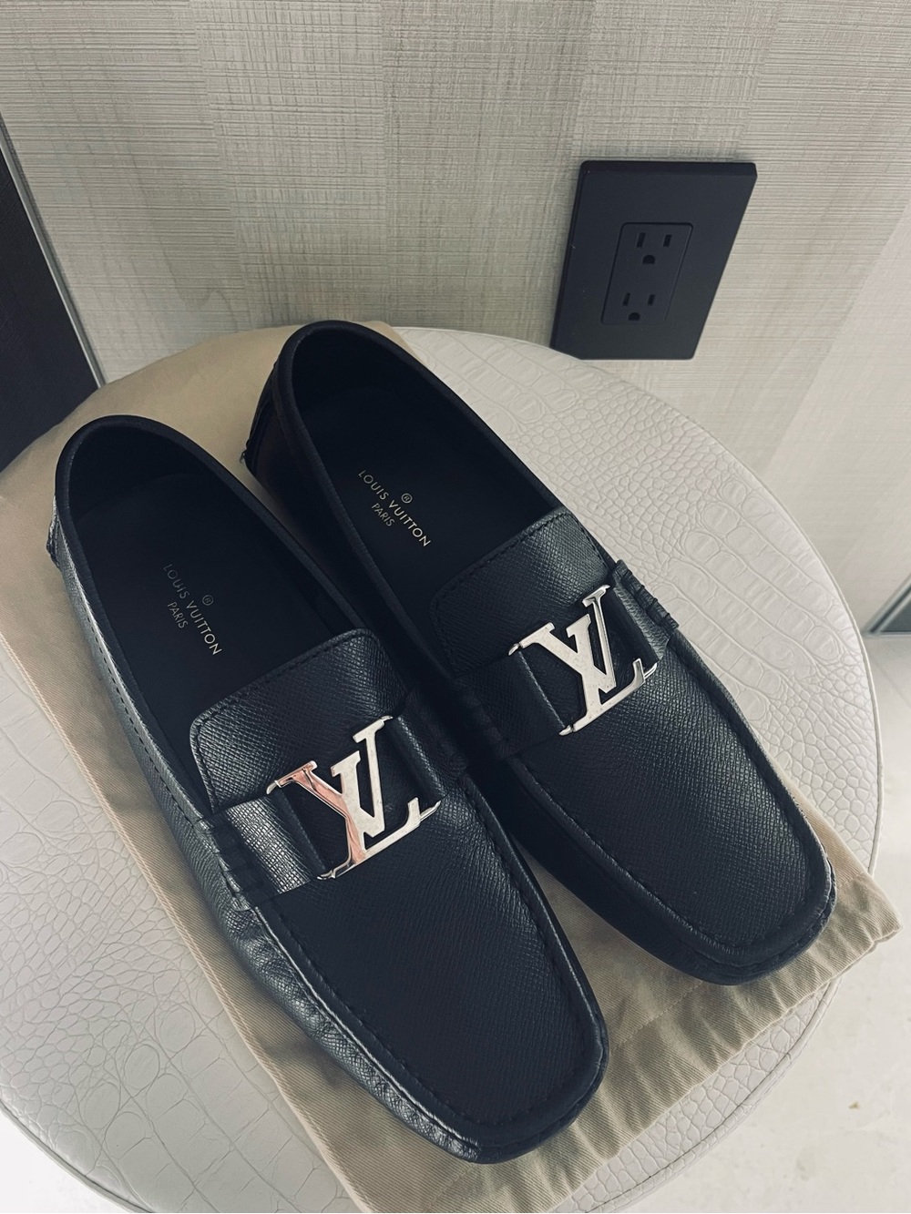 💯 authentic Louis Vuitton Black Leather LV Buckle Slip-On Loafers
